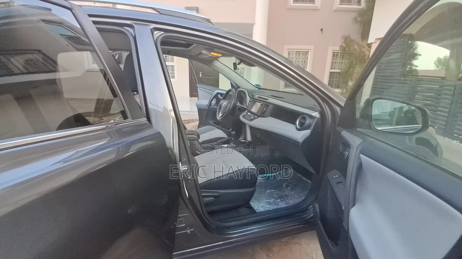 Toyota RAV4 XLE AWD (2.5L 4cyl 6A) 2017 Gray