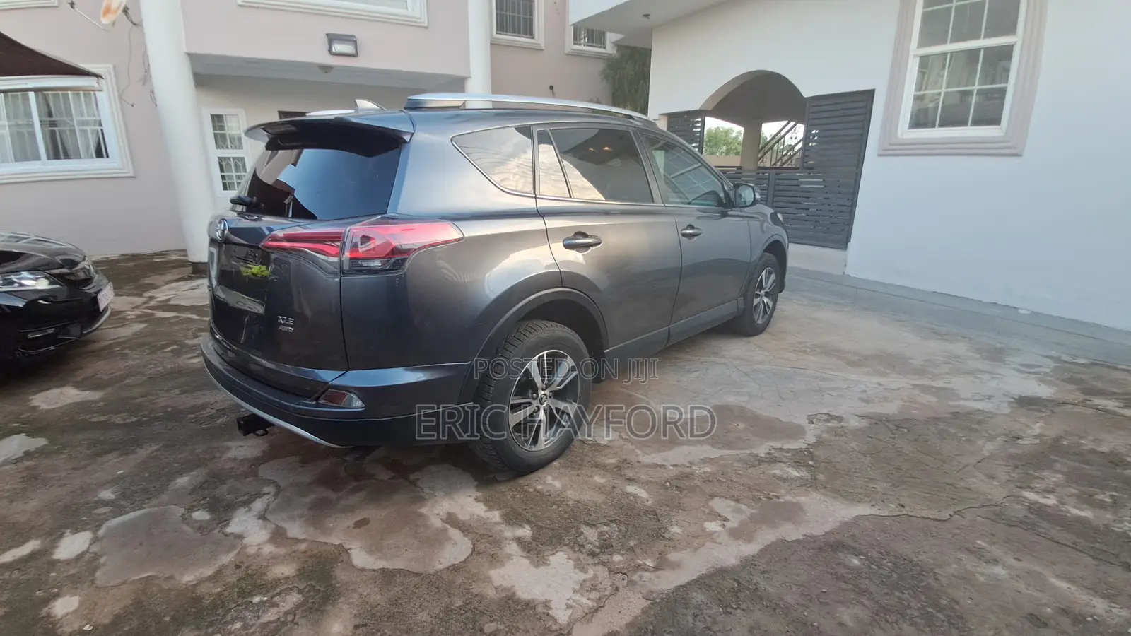 Toyota RAV4 XLE AWD (2.5L 4cyl 6A) 2017 Gray