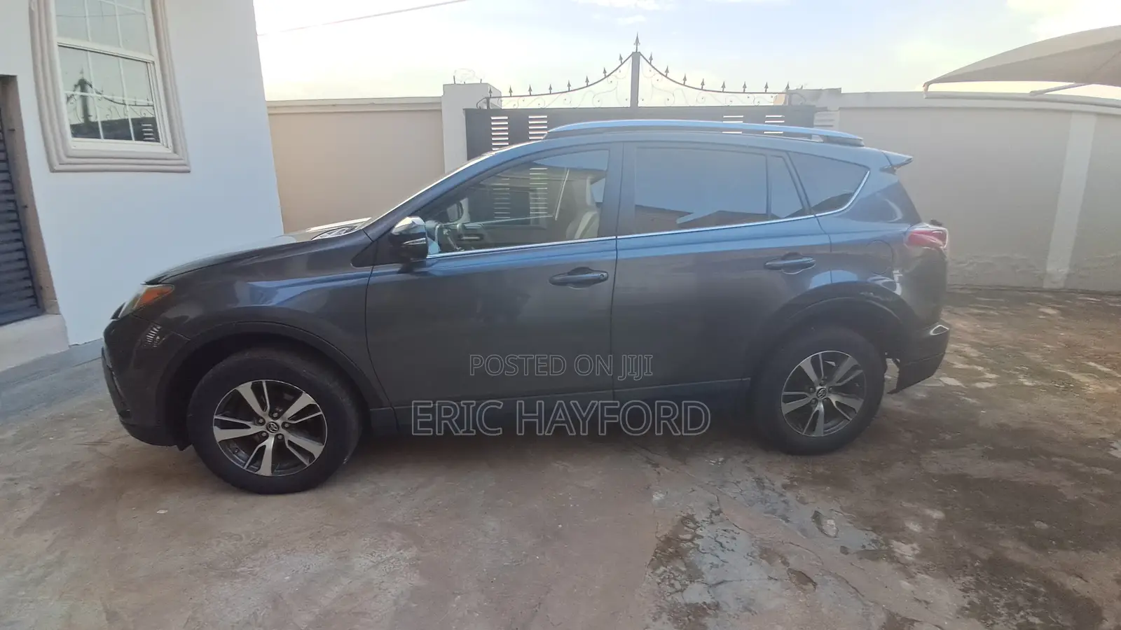 Toyota RAV4 XLE AWD (2.5L 4cyl 6A) 2017 Gray