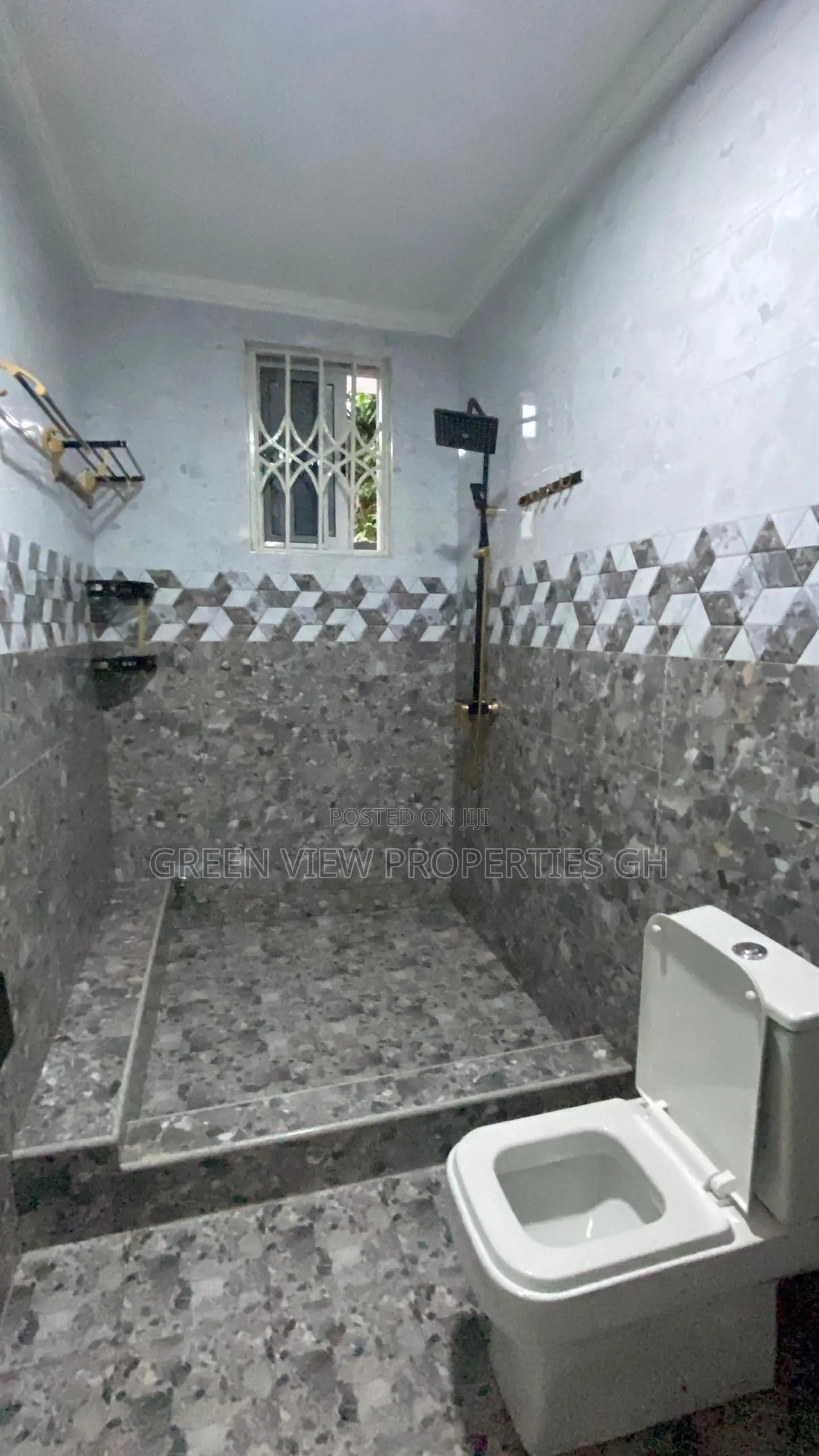 3bdrm Apartment in West Hills Mall Area for rent