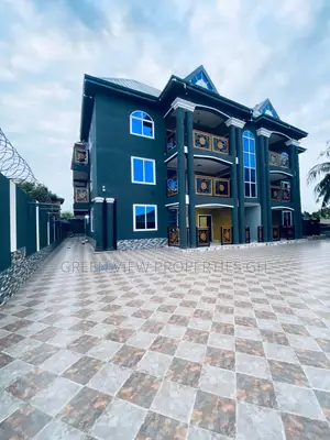 3bdrm Apartment in West Hills Mall Area for rent