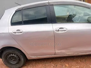 Toyota Vitz 2009 Silver