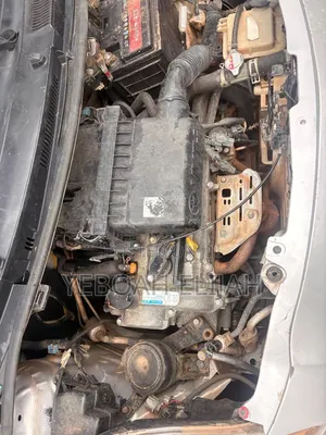 Toyota Vitz 2009 Silver
