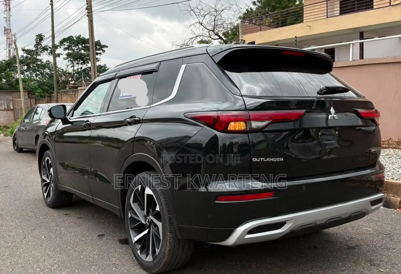 Mitsubishi Outlander 2022 Black