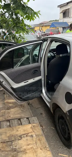 Toyota Vitz 2010 Silver