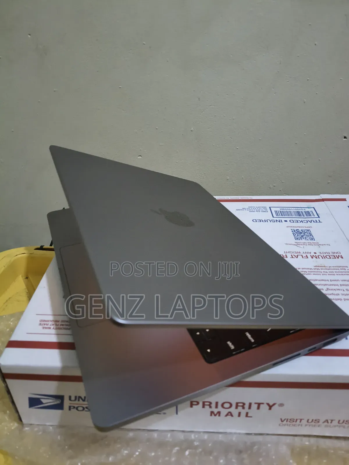 New Laptop Apple MacBook Pro 2023 M2 16GB Apple M2 SSD 512GB
