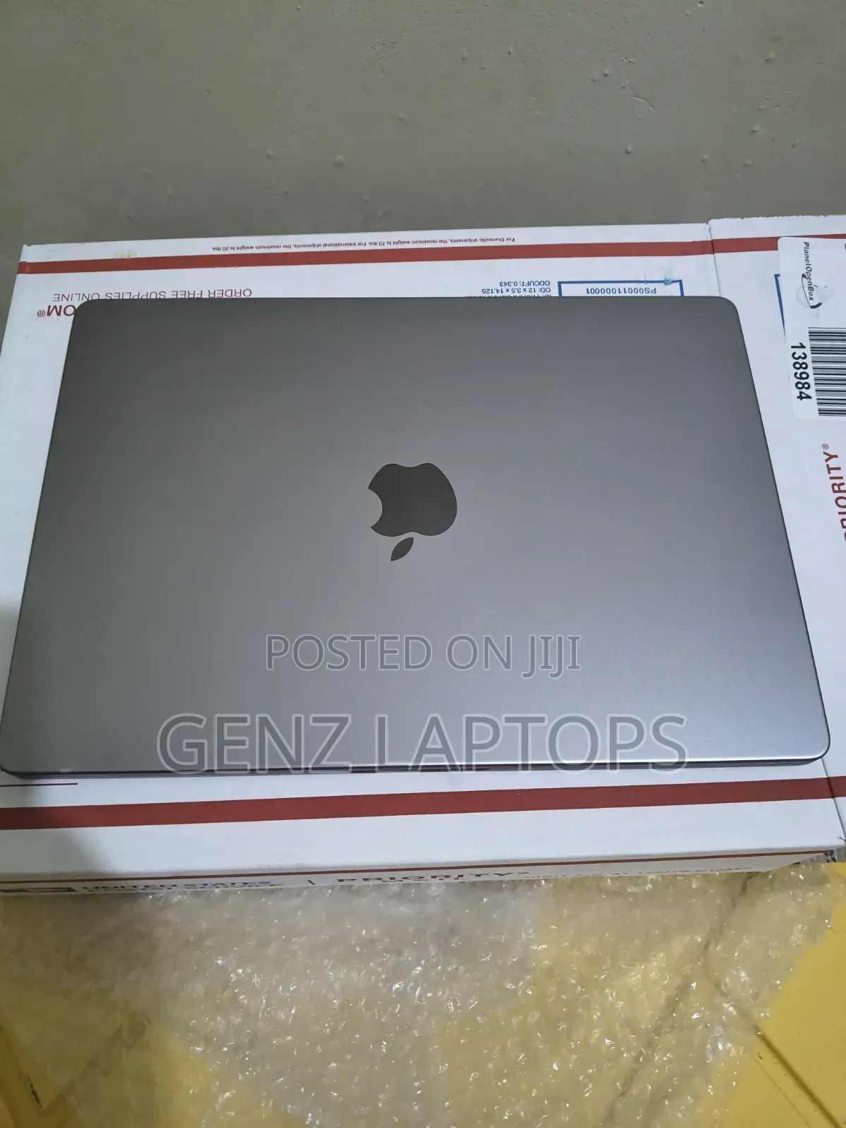 New Laptop Apple MacBook Pro 2023 M2 16GB Apple M2 SSD 512GB