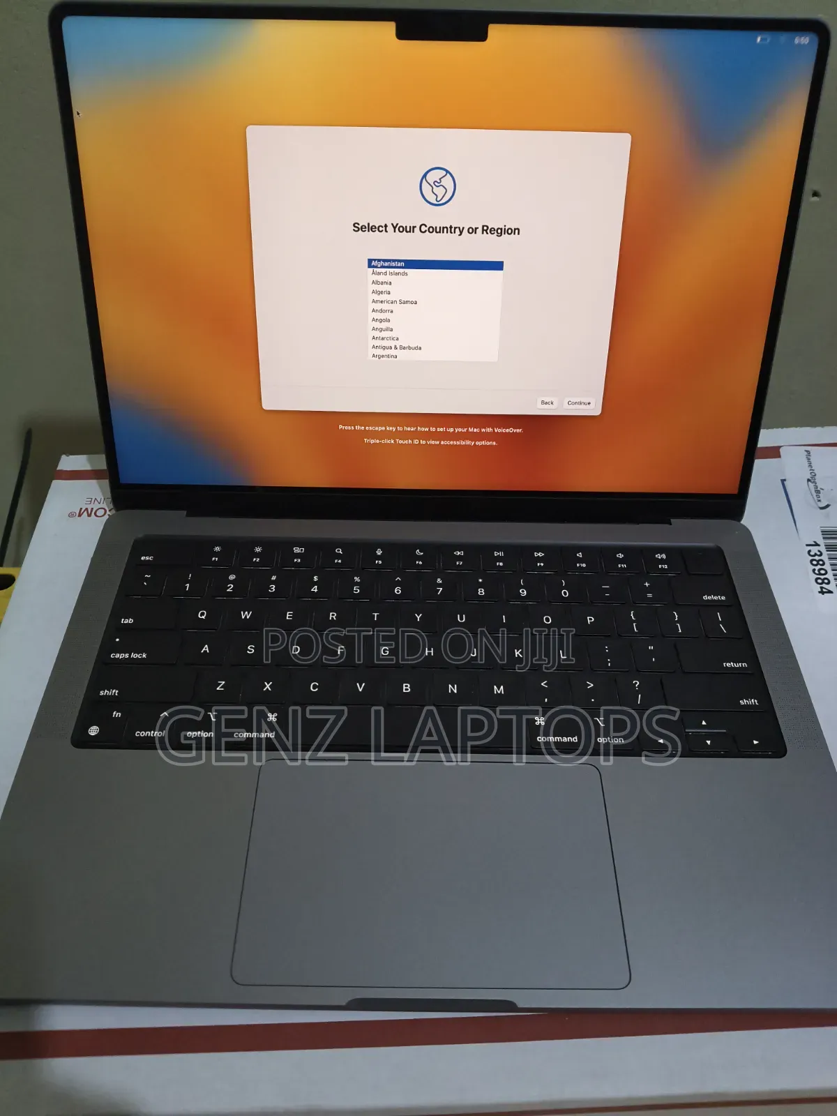 New Laptop Apple MacBook Pro 2023 M2 16GB Apple M2 SSD 512GB