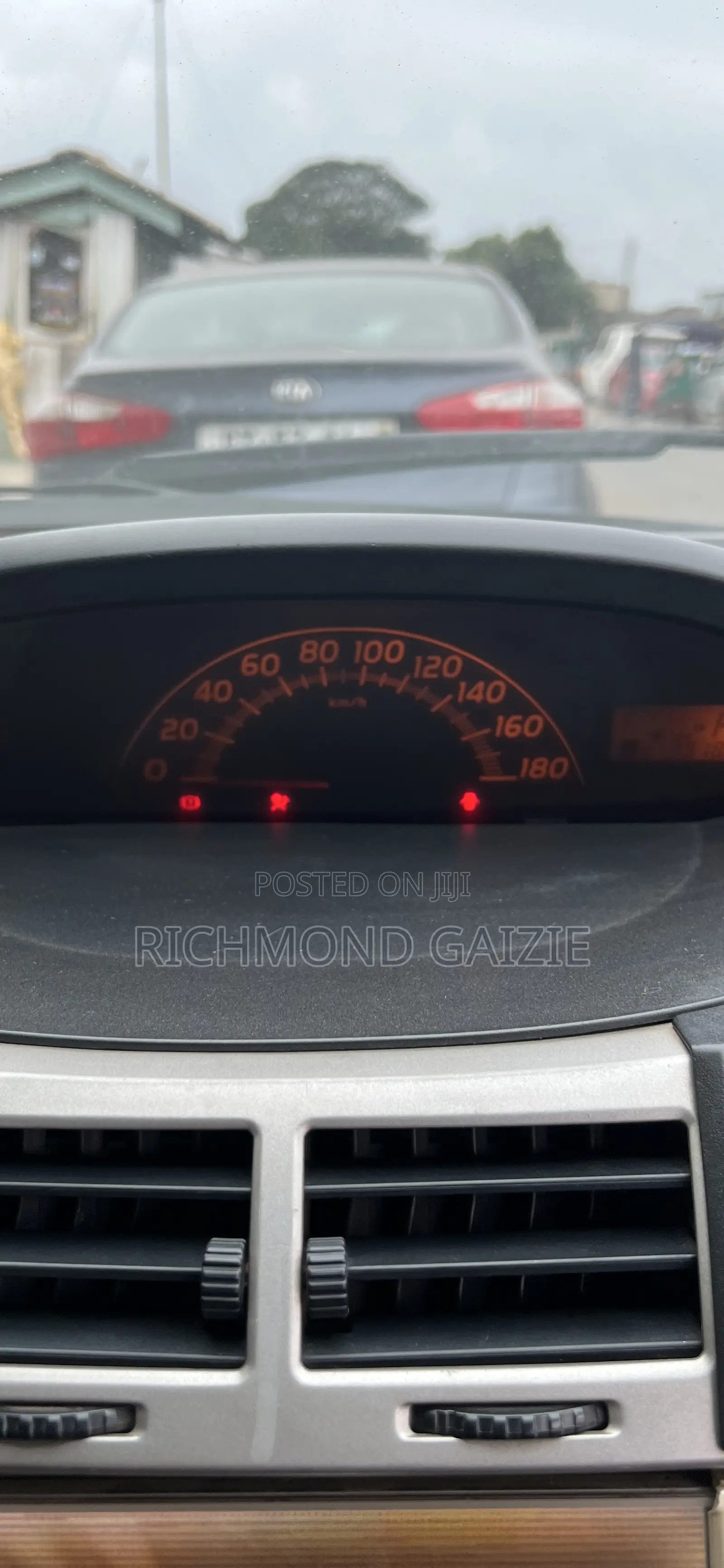 Toyota Vitz 2010 Silver
