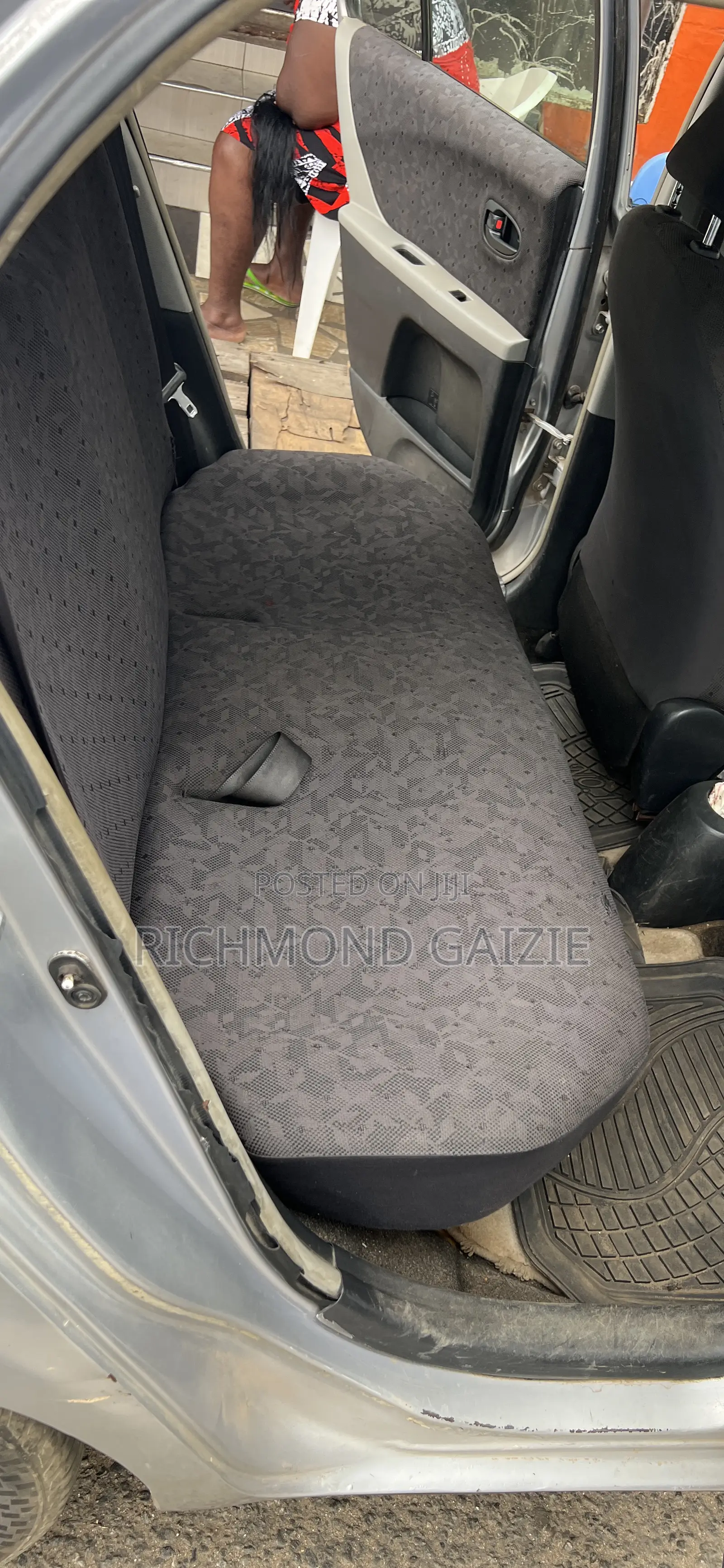 Toyota Vitz 2010 Silver