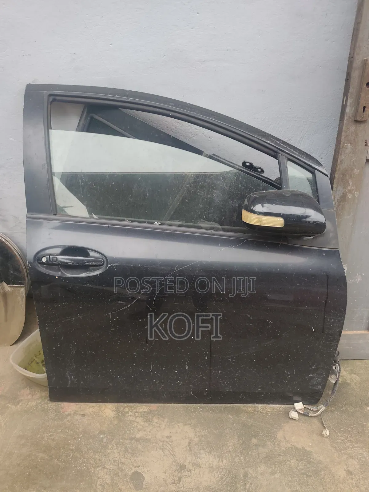 2010 Vitz Door