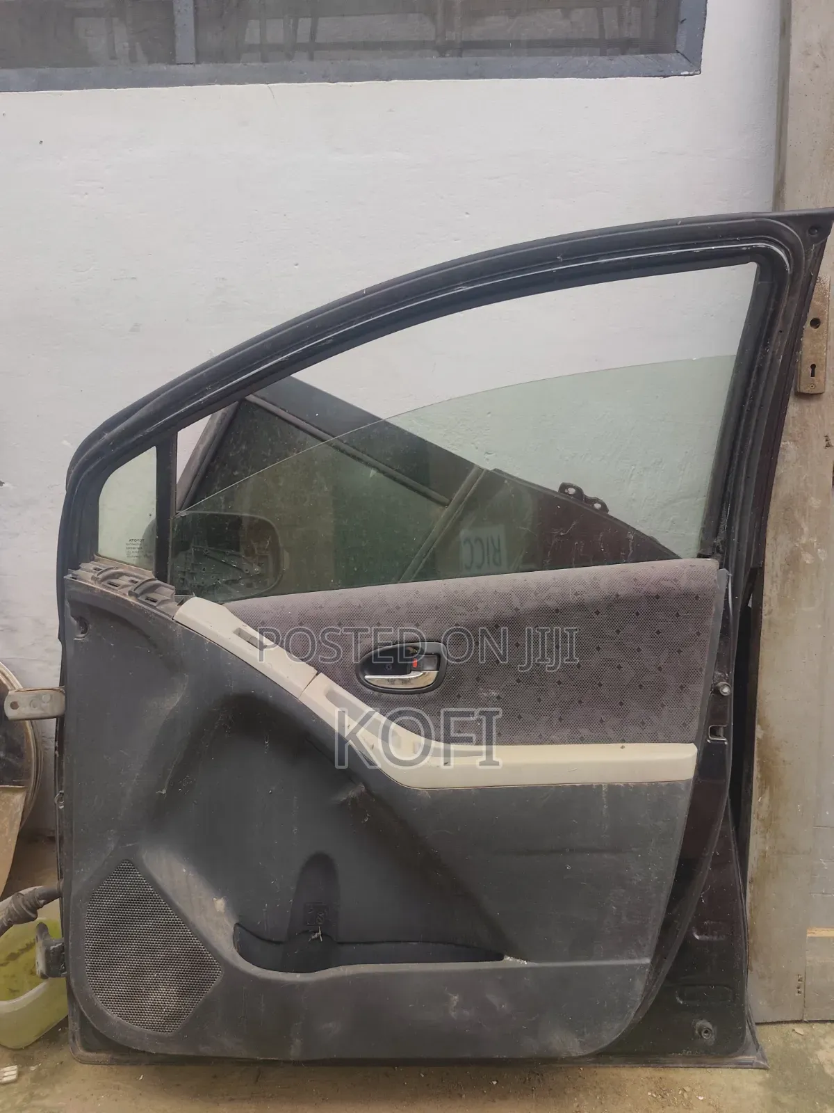 2010 Vitz Door