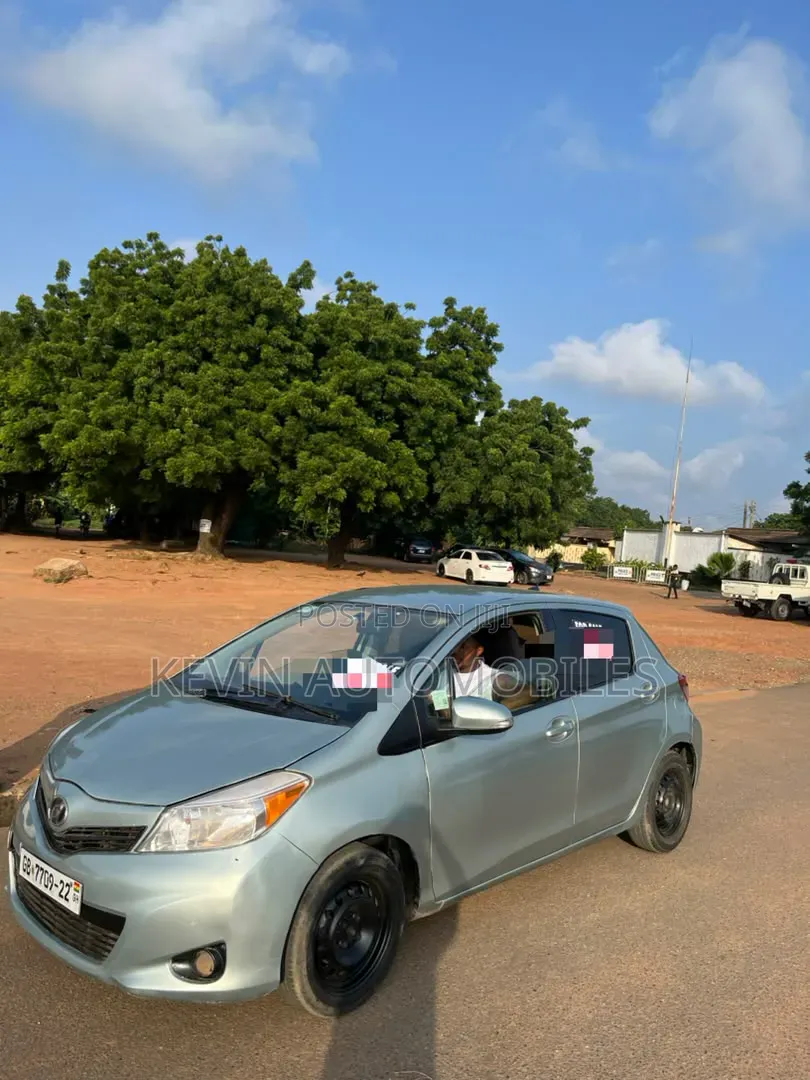 Toyota Vitz 2012 Gray