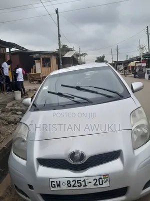 Toyota Vitz 2010 Silver