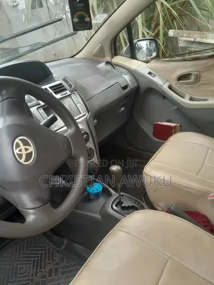 Toyota Vitz 2010 Silver