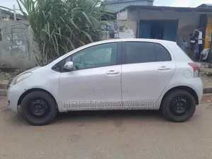 Toyota Vitz 2010 Silver