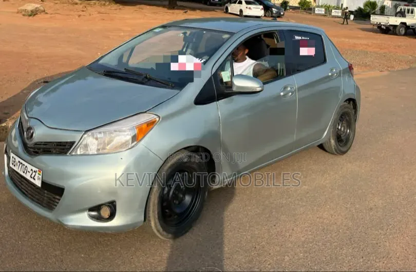 Toyota Vitz 2012 Gray