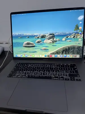 New Laptop Apple MacBook Pro 2019 16GB Intel Core i7 SSD 512GB