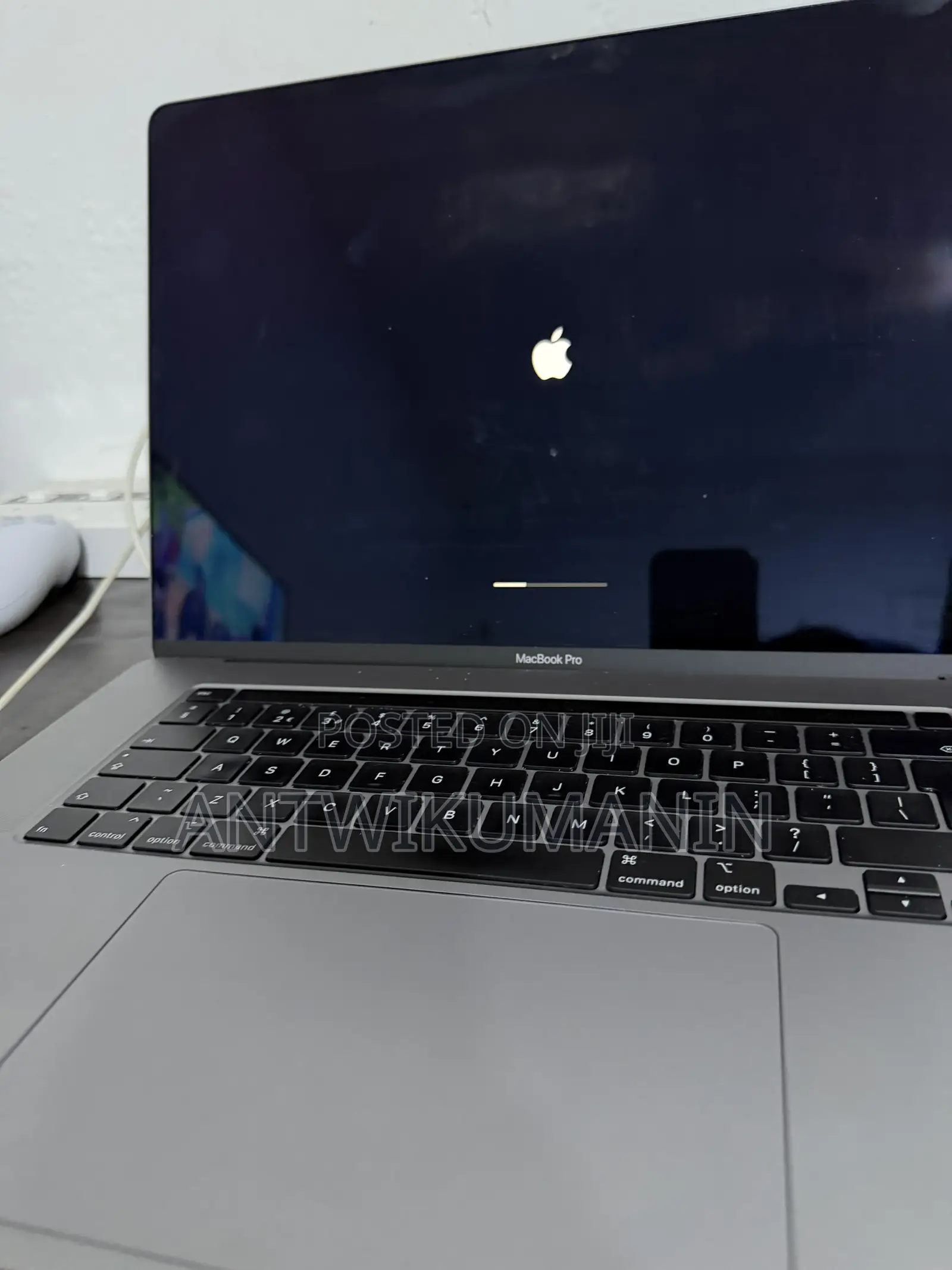 New Laptop Apple MacBook Pro 2019 16GB Intel Core i7 SSD 512GB