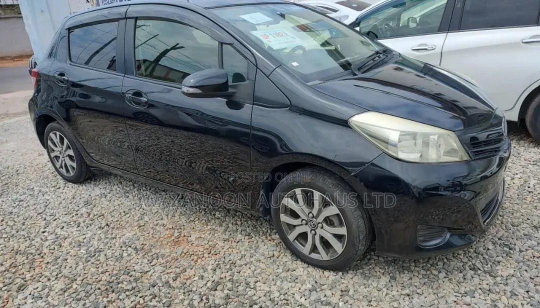 Toyota Vitz 2012 Black