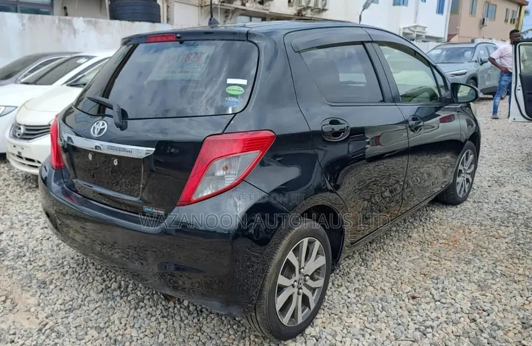 Toyota Vitz 2012 Black