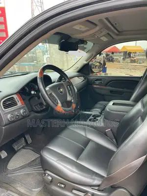 Chevrolet Suburban LT 4dr SUV 4WD (5.3L 8cyl 6A) 2015 Black