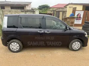 Toyota Sienta 2013 Gray