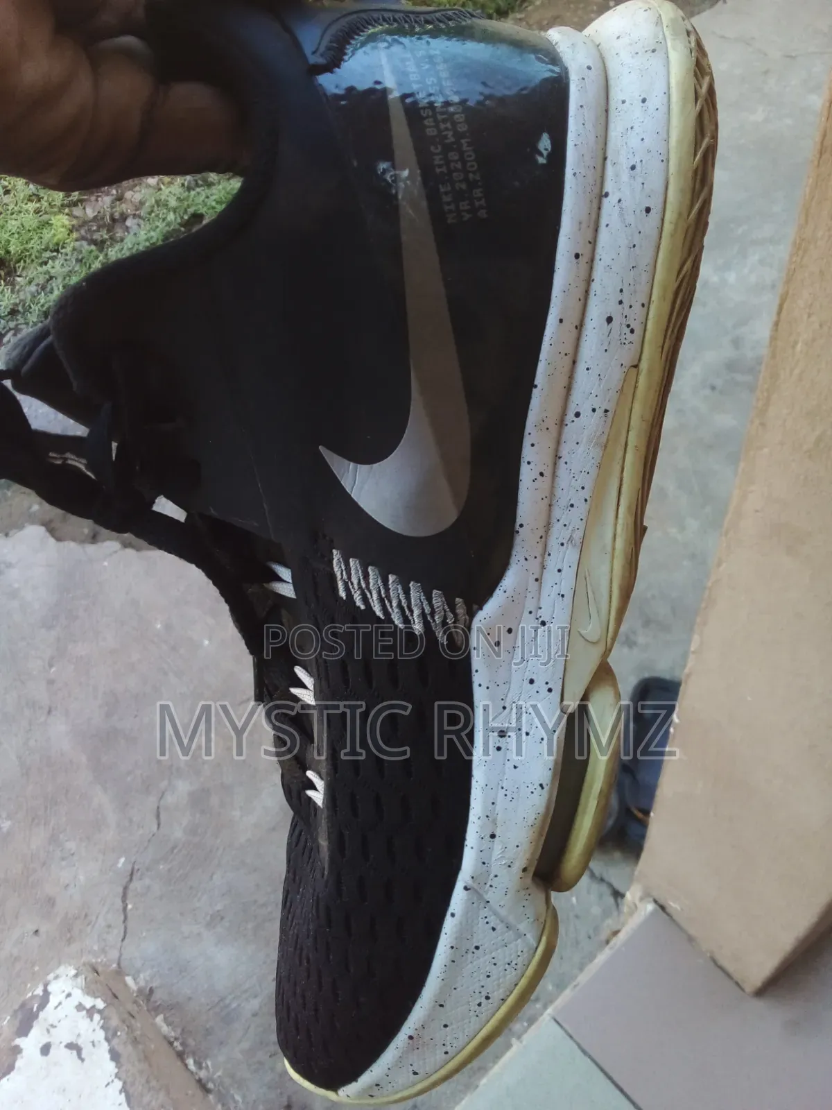 Nike Lebron Witness V(5) Basketball Sneaker