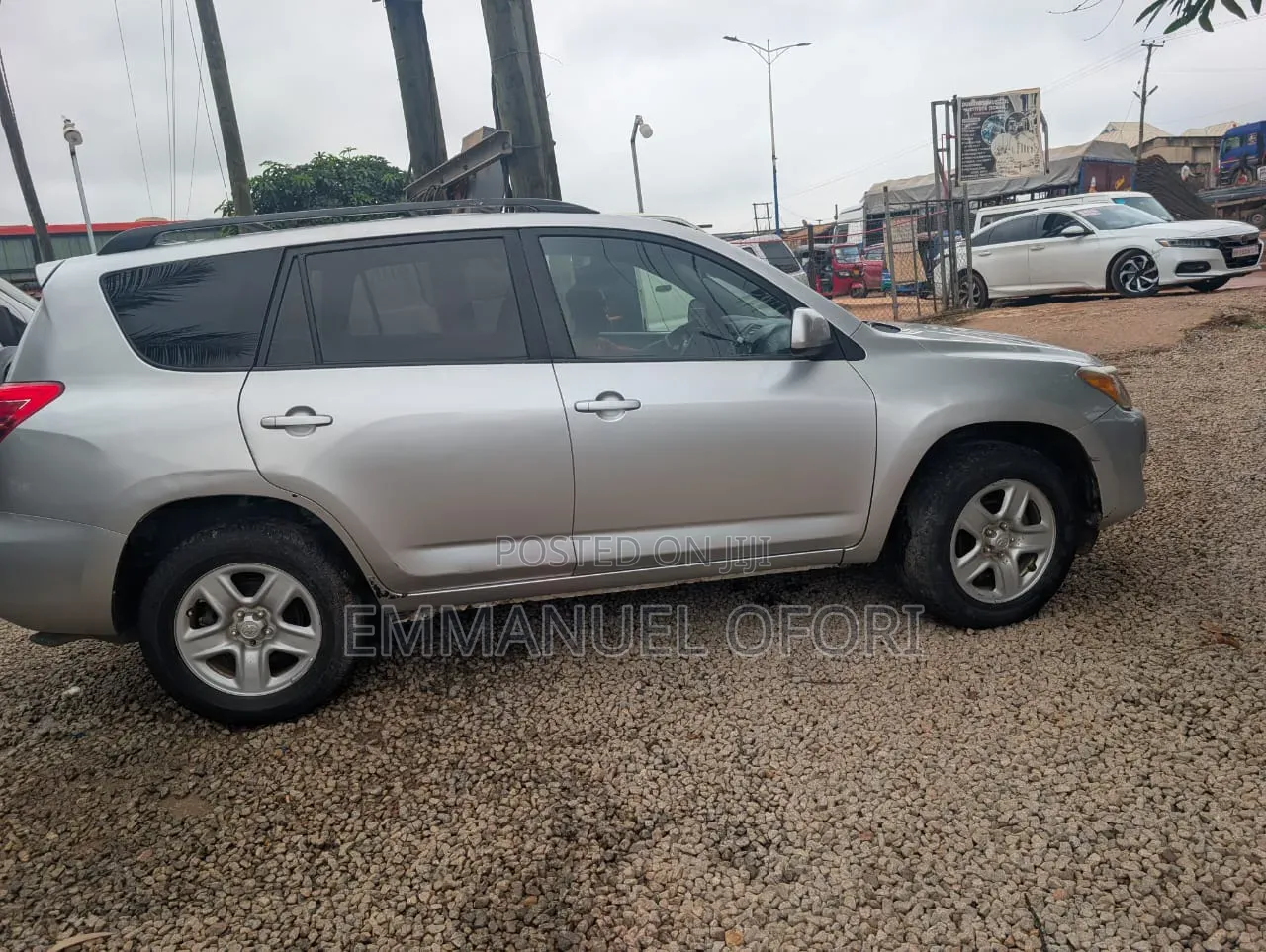 Toyota RAV4 2010 Silver