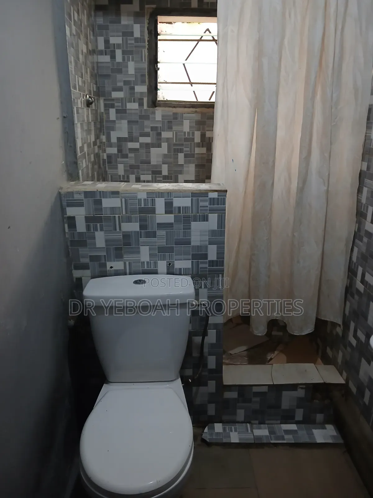 1bdrm House in Spintex Road:- Hall, Baatsona Total for rent