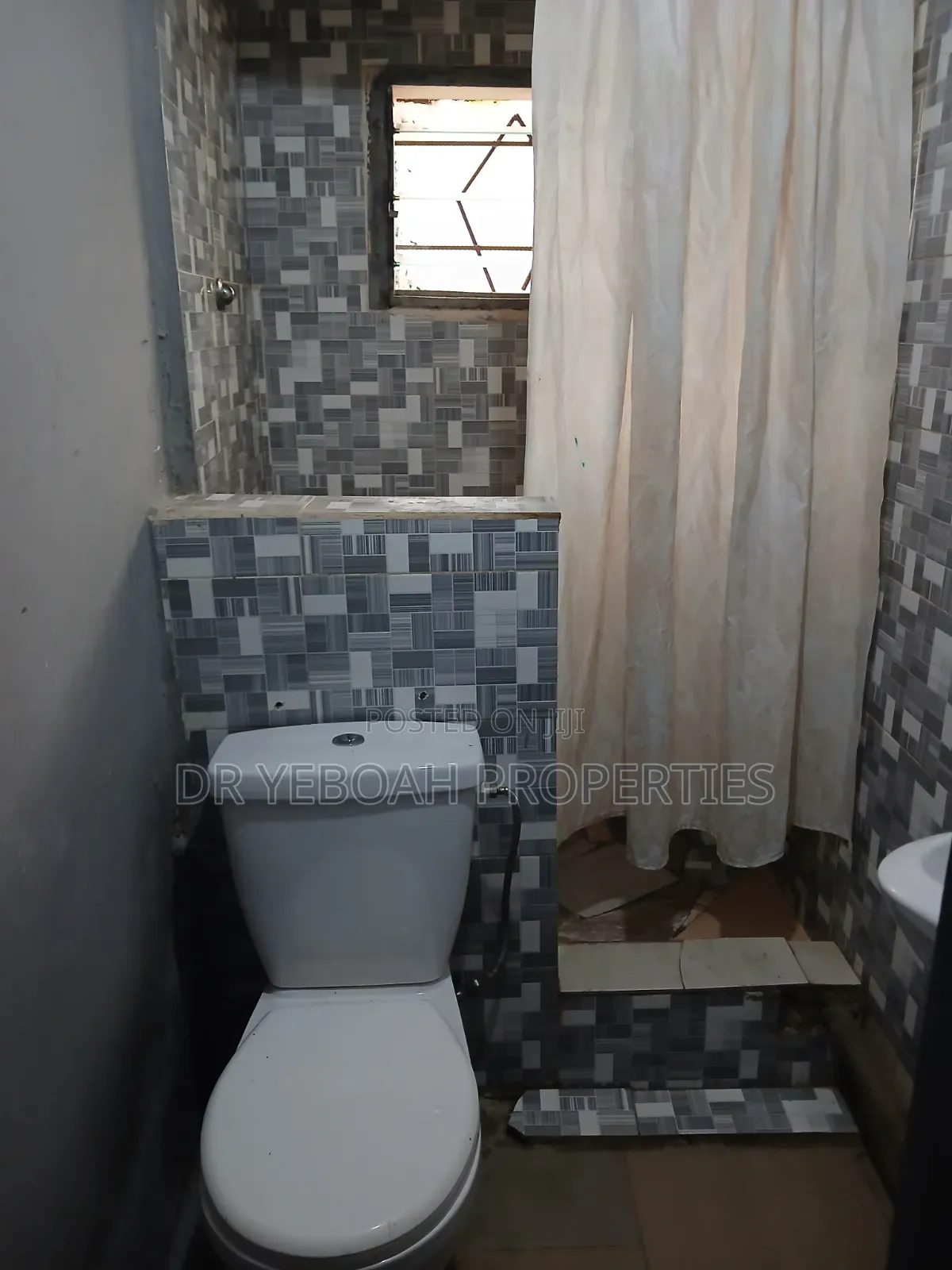 1bdrm House in Spintex Road:- Hall, Baatsona Total for rent