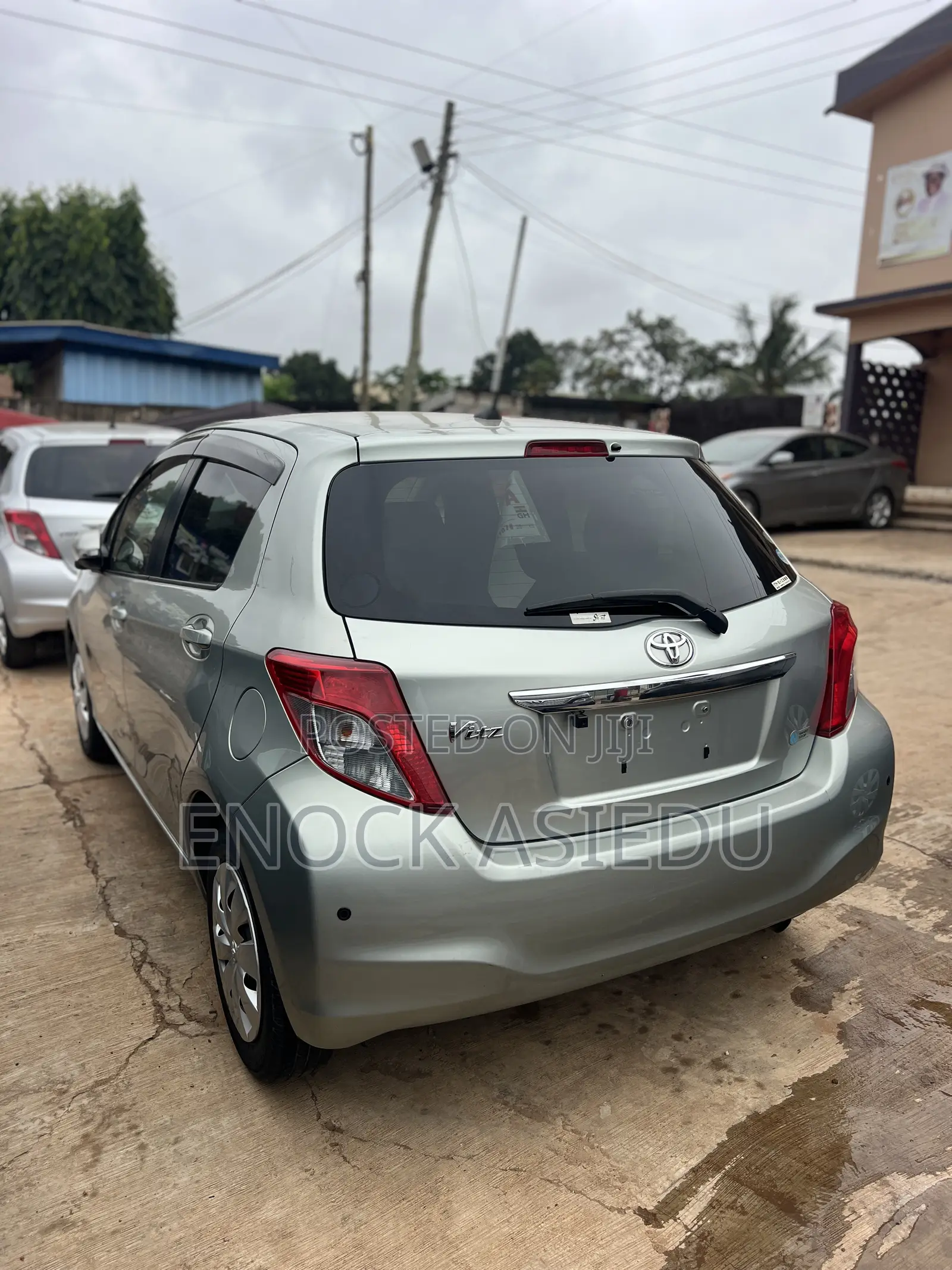 Toyota Vitz 1.3 AWD 3dr 2013 Green