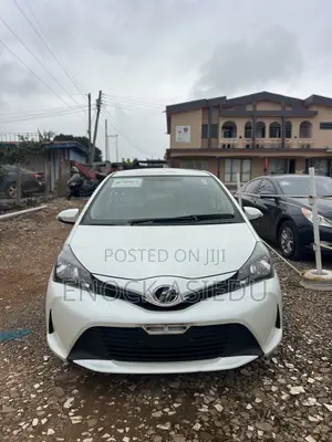 Toyota Vitz 1.3 AWD 5dr 2015 White