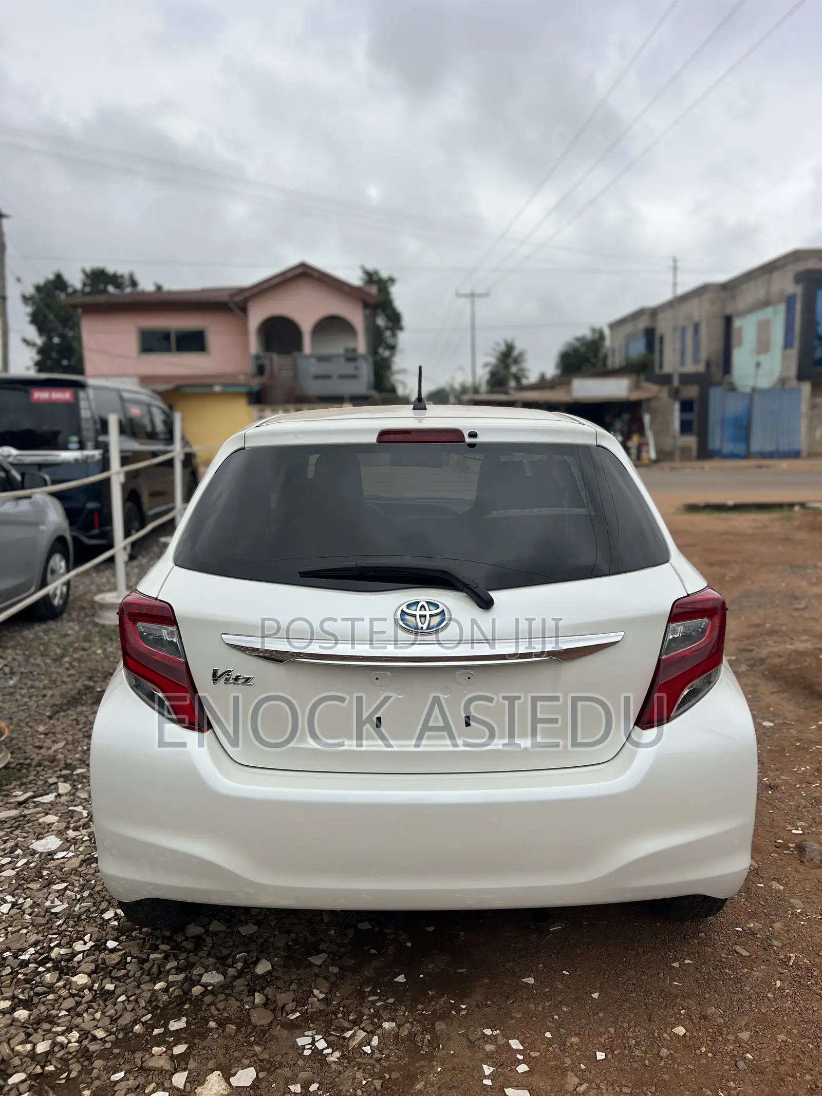 Toyota Vitz 1.3 AWD 5dr 2015 White