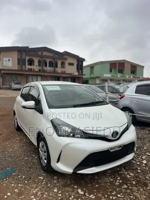 Toyota Vitz 1.3 AWD 5dr 2015 White
