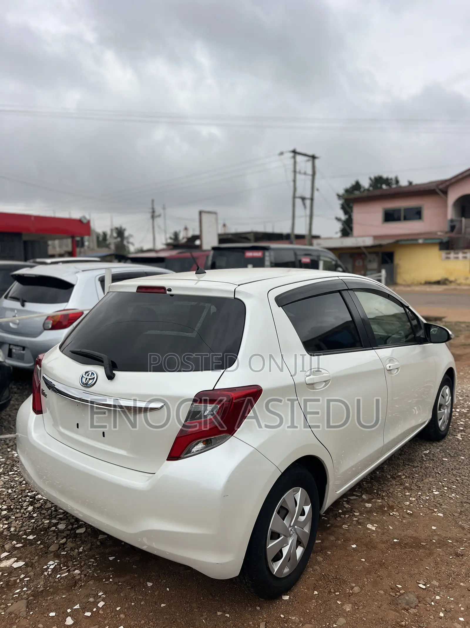 Toyota Vitz 1.3 AWD 5dr 2015 White