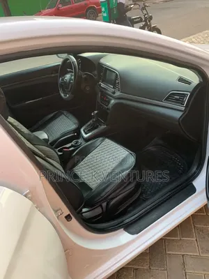 Hyundai Elantra Limited Sedan FWD (2.0L 4cyl 6A) 2017 White