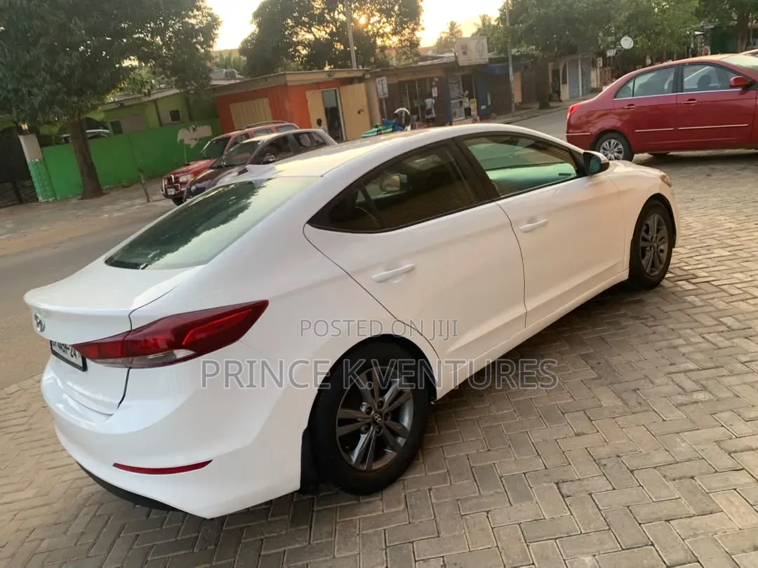 Hyundai Elantra Limited Sedan FWD (2.0L 4cyl 6A) 2017 White