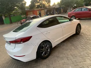 Hyundai Elantra Limited Sedan FWD (2.0L 4cyl 6A) 2017 White