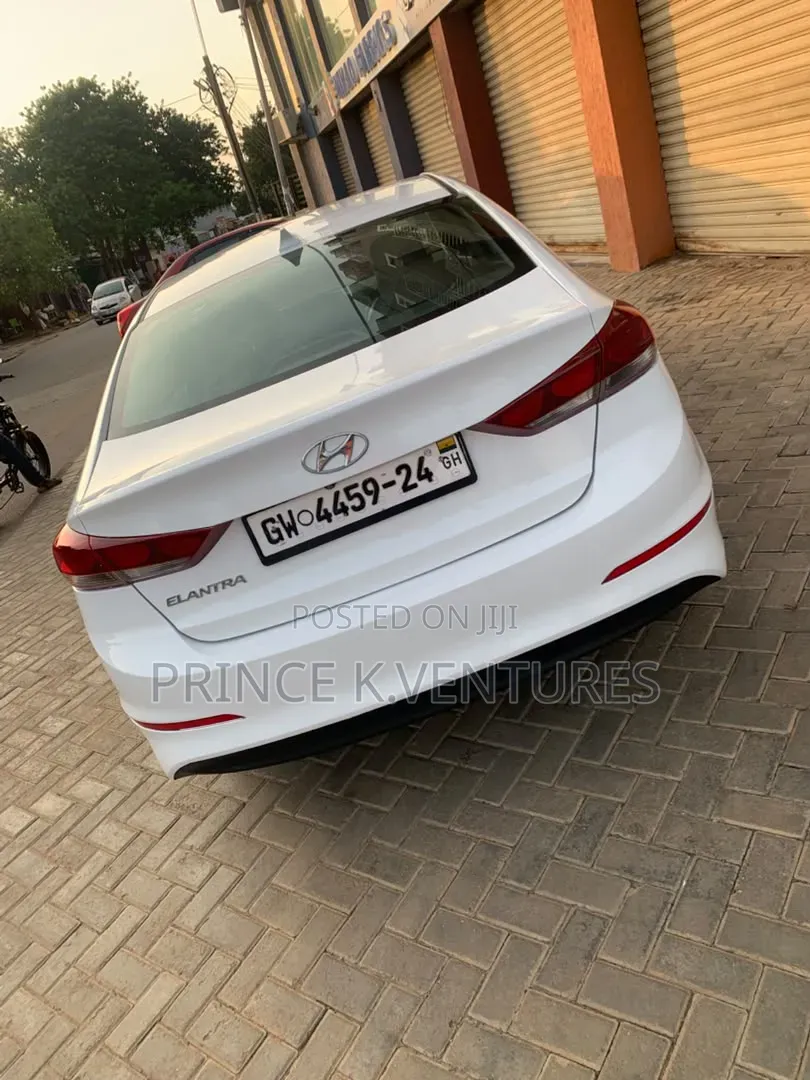 Hyundai Elantra Limited Sedan FWD (2.0L 4cyl 6A) 2017 White