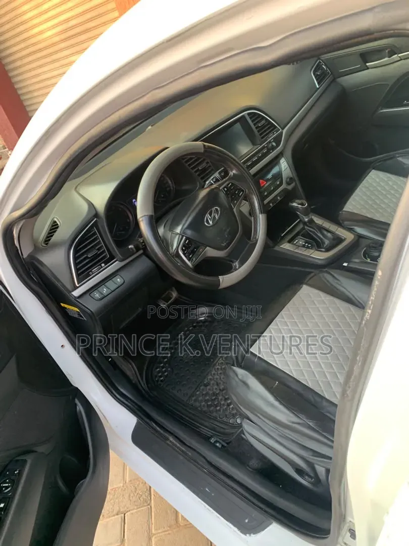 Hyundai Elantra Limited Sedan FWD (2.0L 4cyl 6A) 2017 White