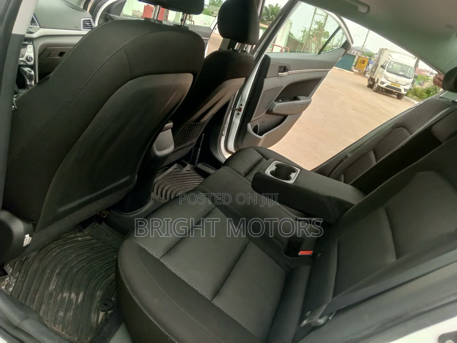 Hyundai Elantra 2018 White