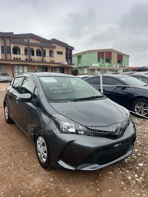 Toyota Vitz 1.3 AWD 3dr 2015 Gray