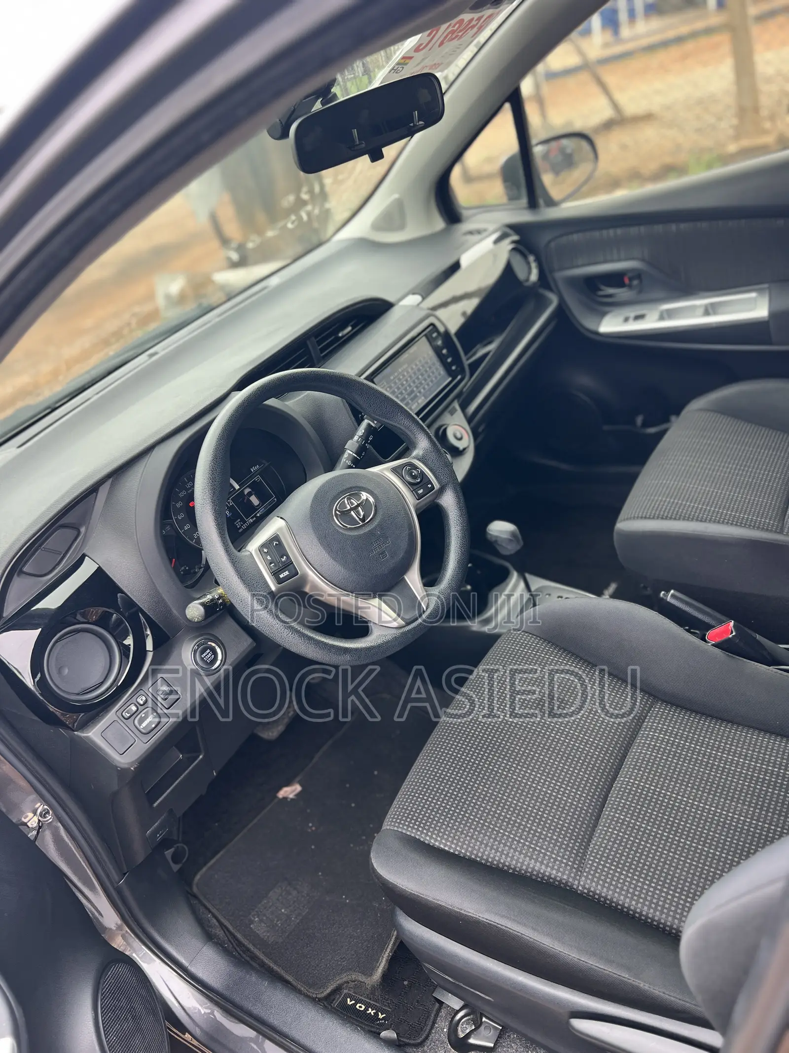 Toyota Vitz 1.3 AWD 3dr 2015 Gray