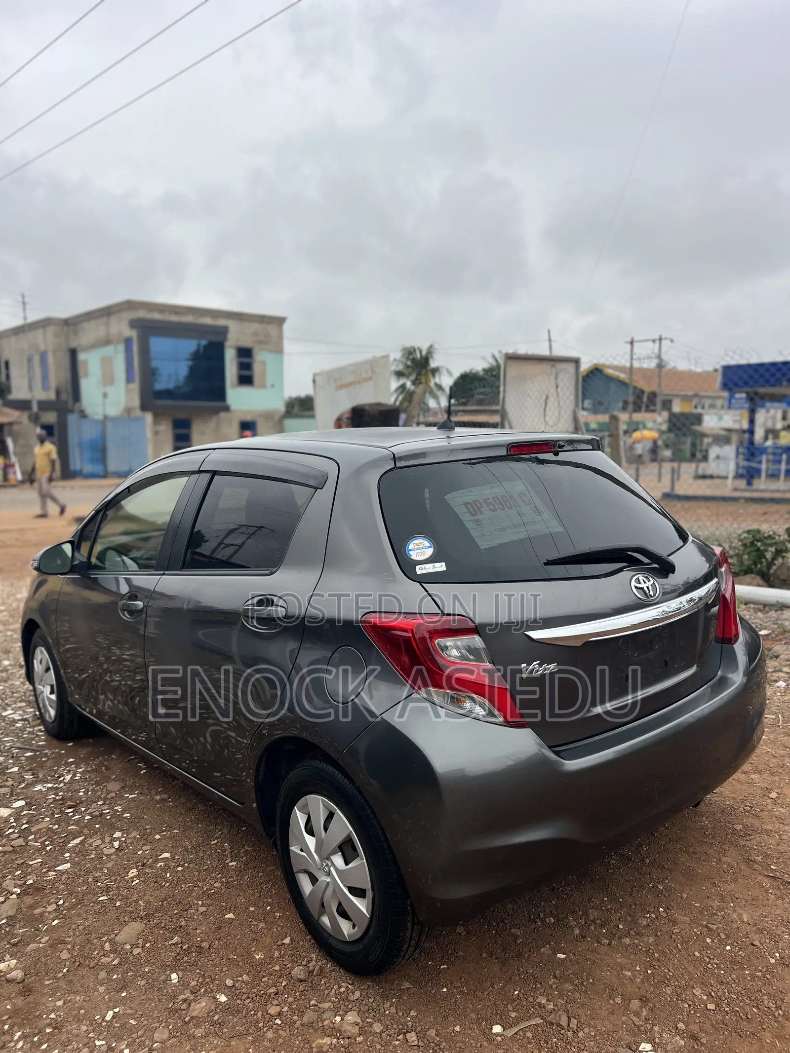 Toyota Vitz 1.3 AWD 3dr 2015 Gray