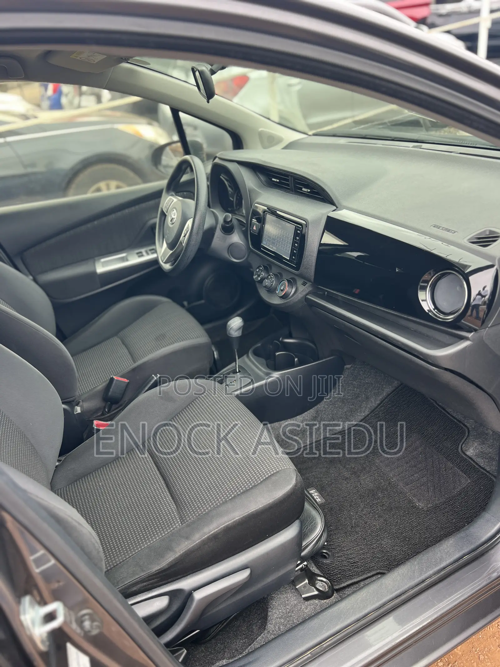 Toyota Vitz 1.3 AWD 3dr 2015 Gray