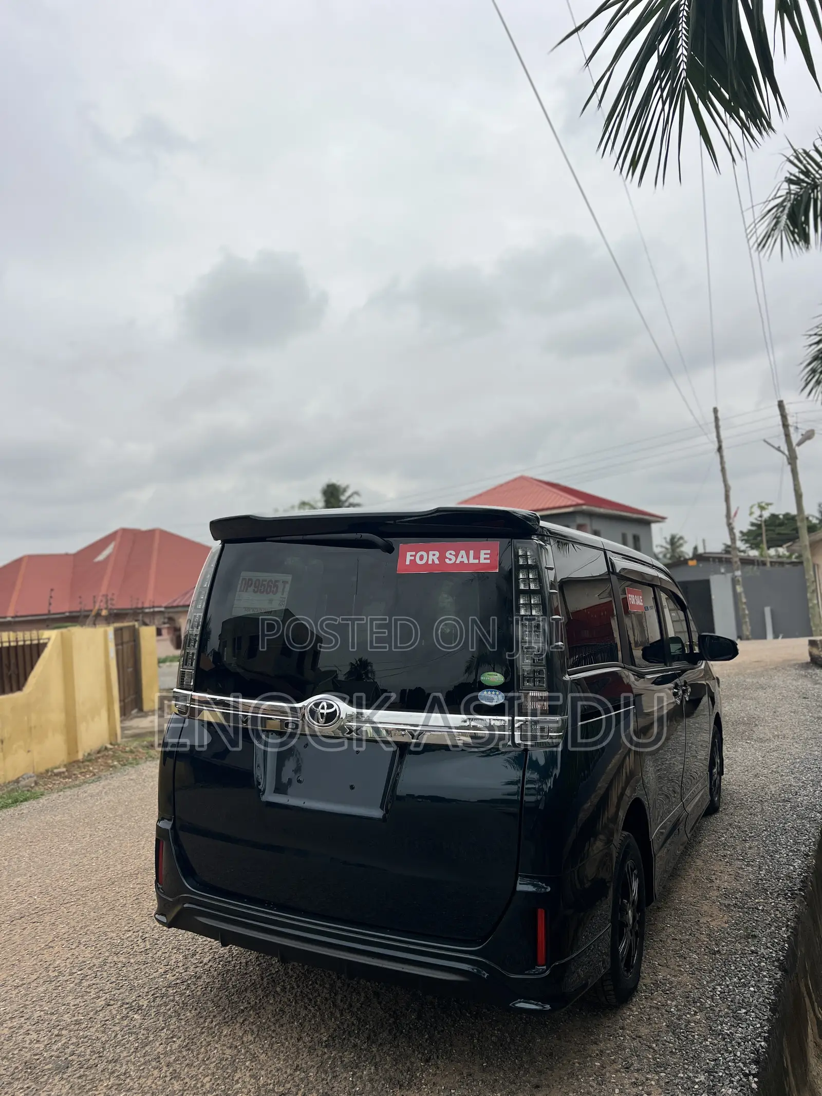 Toyota Voxy V 4WD 8-Seater 2015 Blue