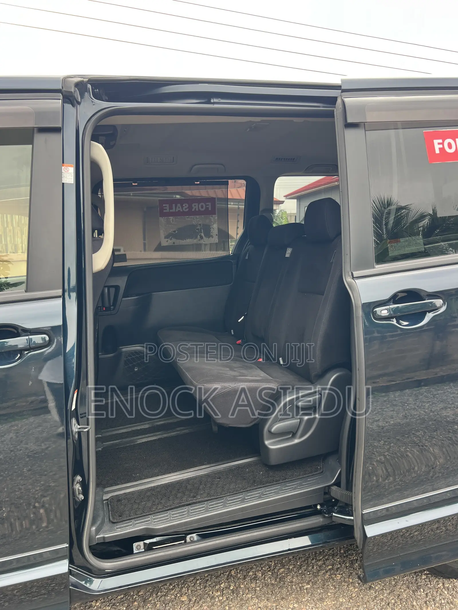 Toyota Voxy V 4WD 8-Seater 2015 Blue