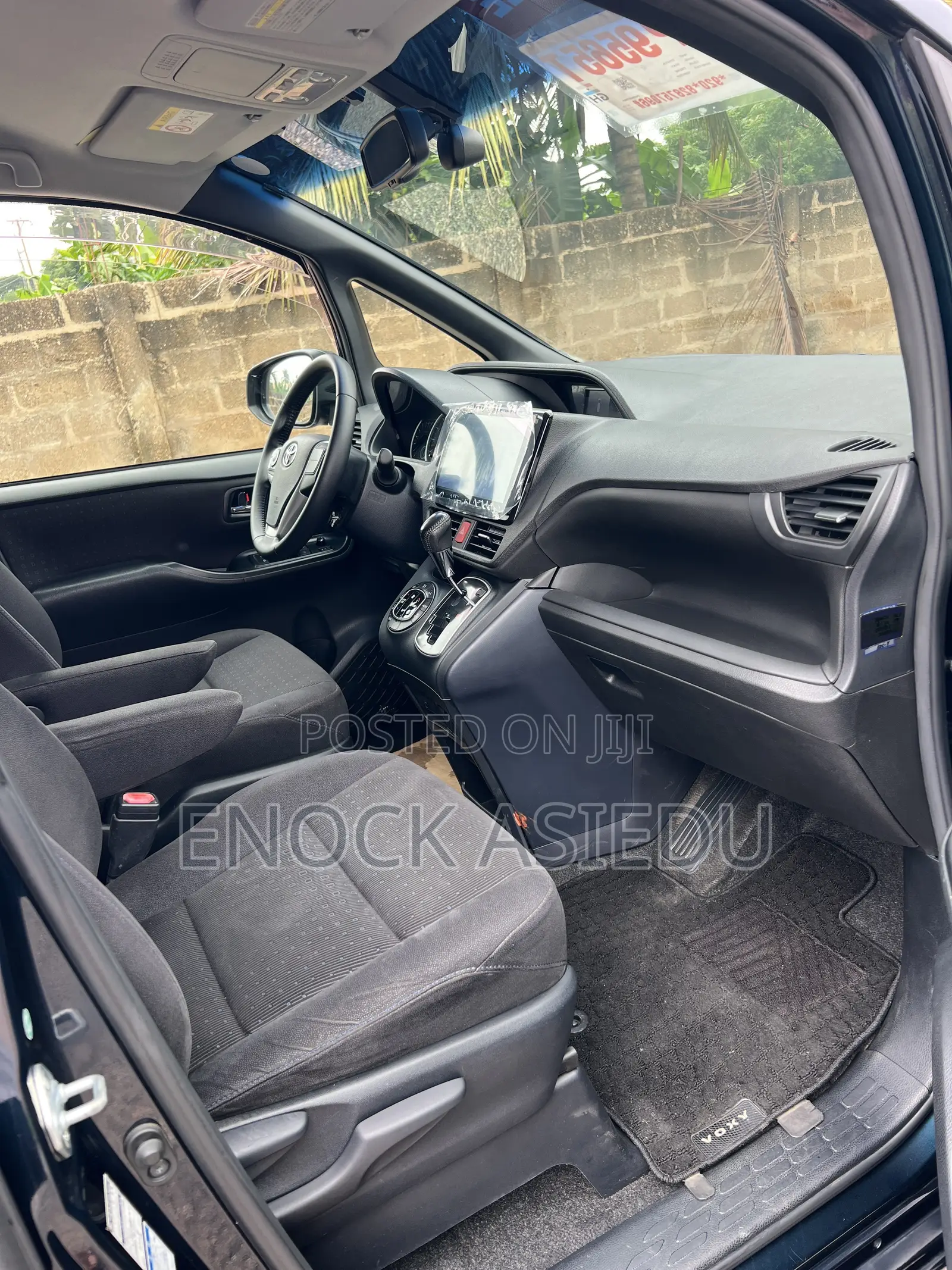 Toyota Voxy V 4WD 8-Seater 2015 Blue