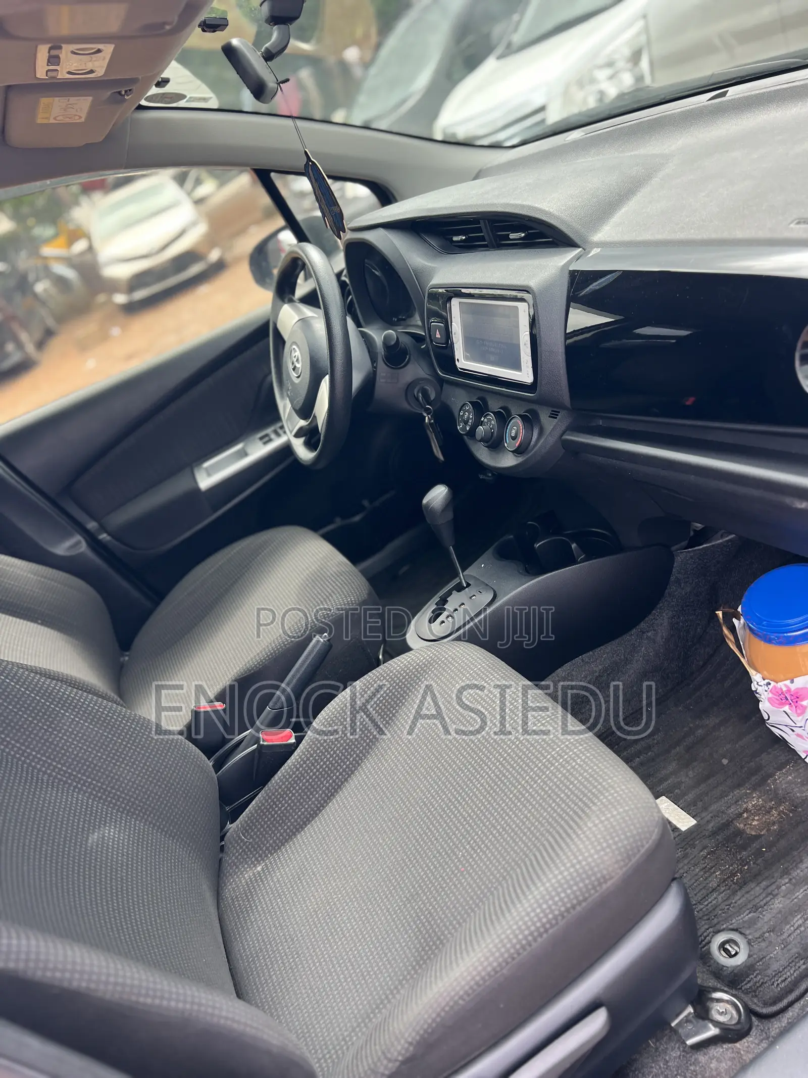Toyota Vitz 1.3 AWD 5dr 2015 Gold
